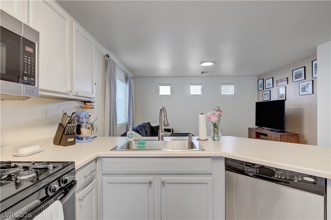10374 Midnight Iris Street Property Photo 10