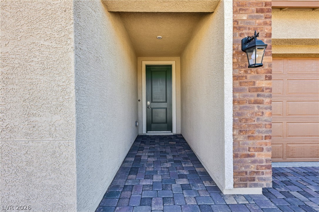 334 Golden Hollow Court Property Photo 2