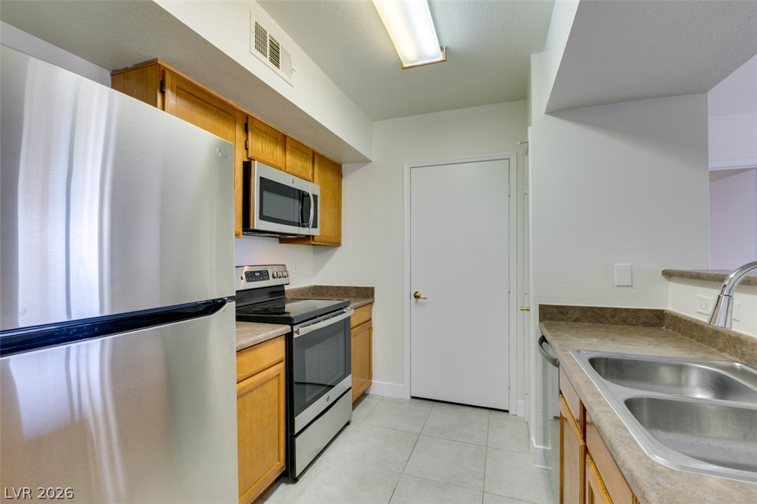 6650 West Warm Springs Road 2118 Property Photo 13