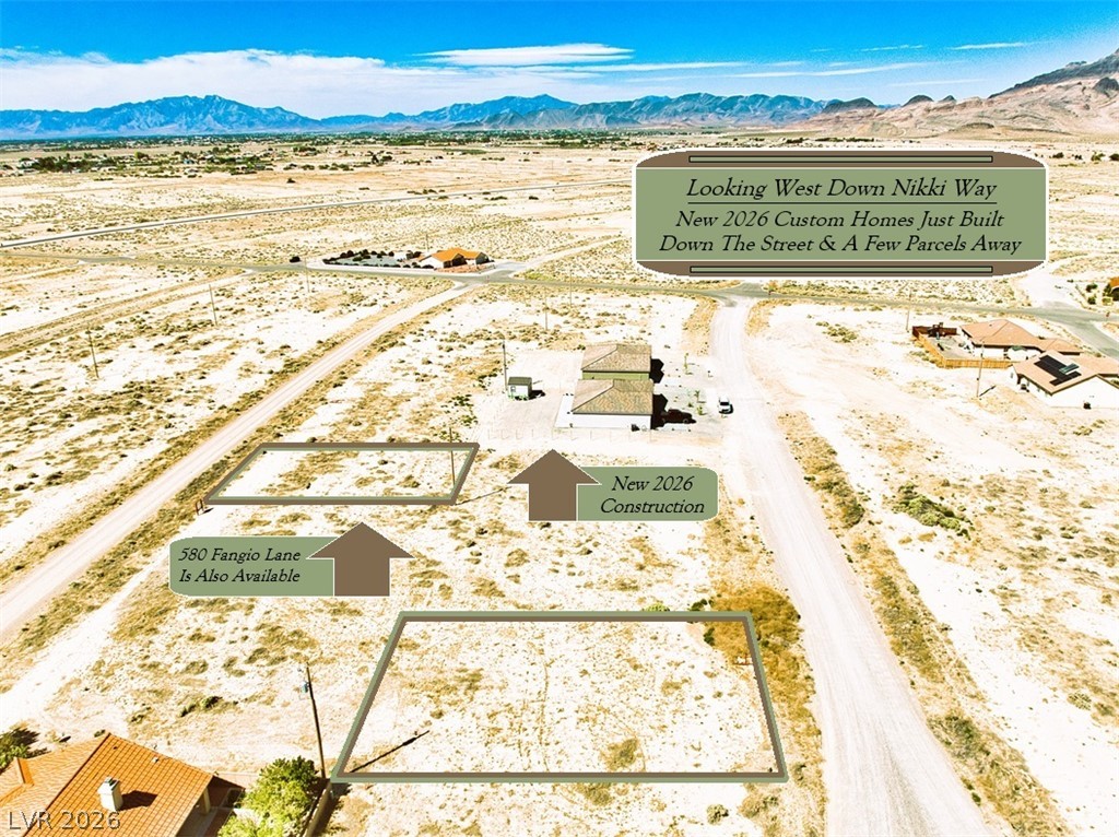 561 West Nikki Way Property Photo 3
