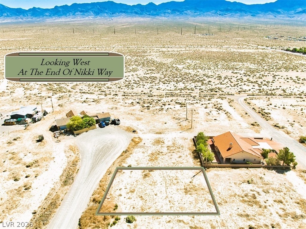 561 West Nikki Way Property Photo 10
