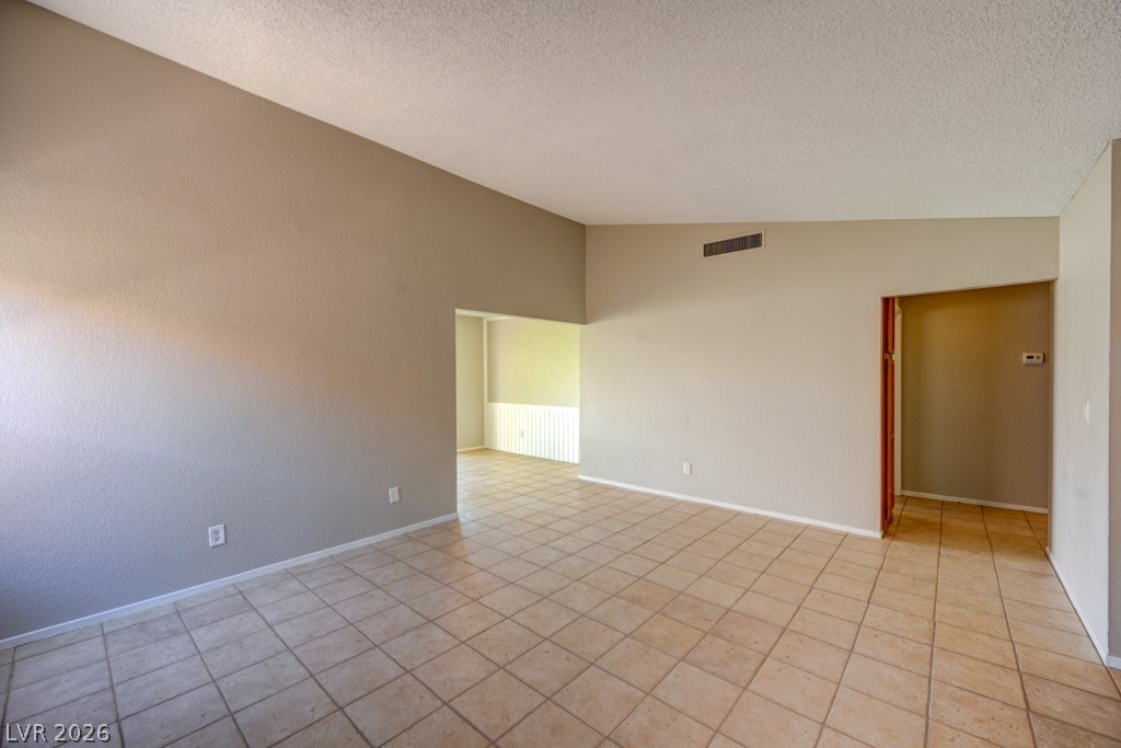 2414 Muirfield Avenue Property Photo 6