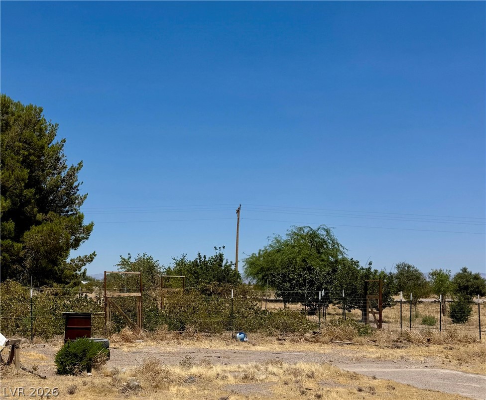 925 West Bettles Road Property Photo 4