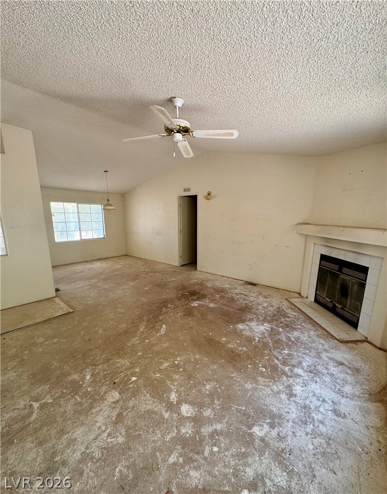 925 West Bettles Road Property Photo 5