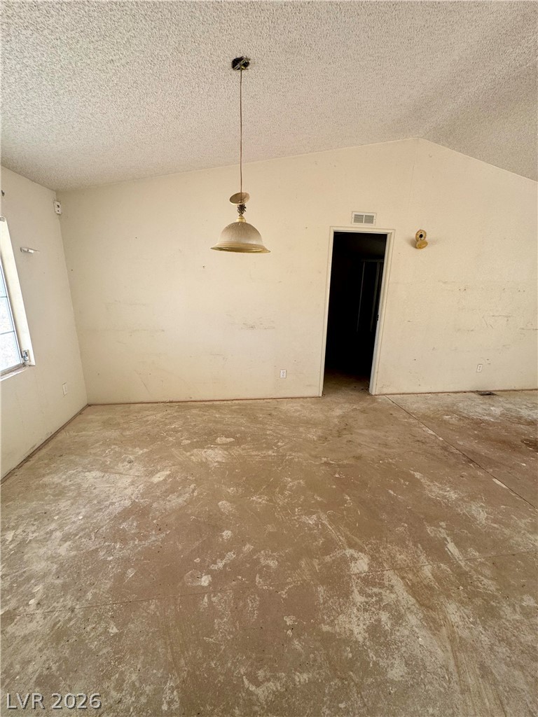 925 West Bettles Road Property Photo 8