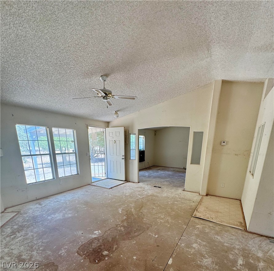 925 West Bettles Road Property Photo 10