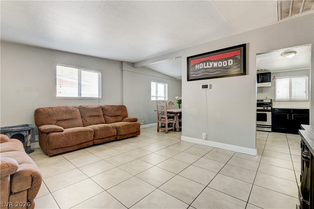 2829 Emmons Avenue Property Photo 4