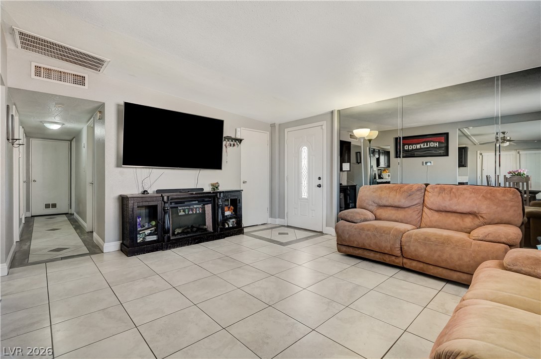 2829 Emmons Avenue Property Photo 6