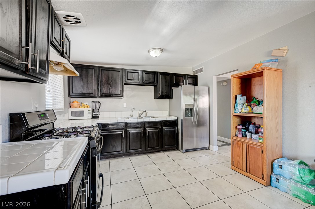2829 Emmons Avenue Property Photo 11