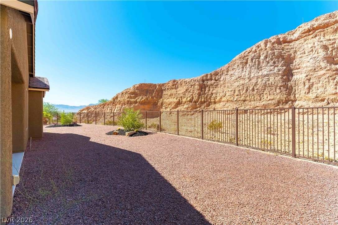 1522 Caramel Cliffs Court Property Photo 32
