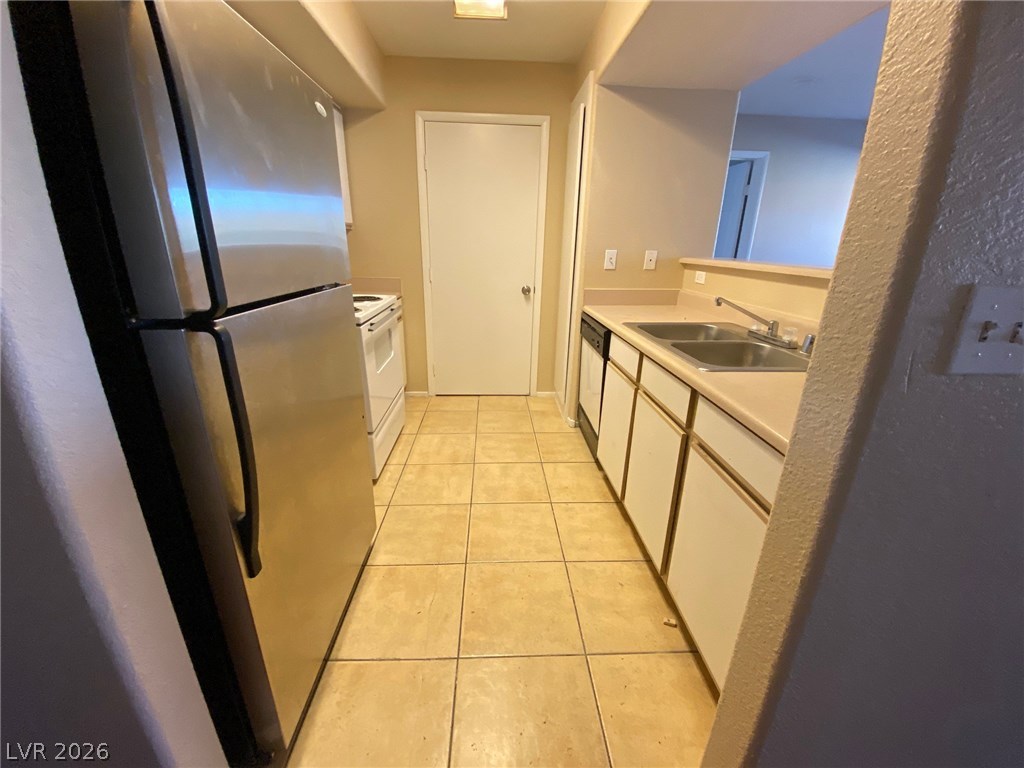 2300 Silverado Ranch Boulevard 2175 Property Photo 7