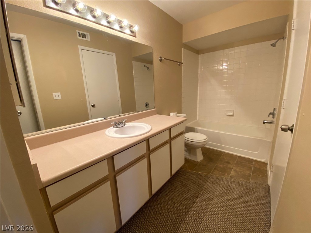 2300 Silverado Ranch Boulevard 2175 Property Photo 10