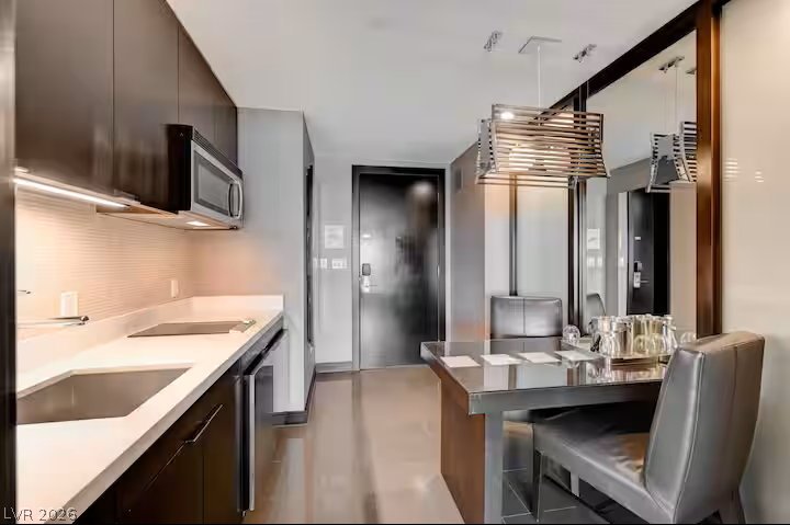 2600 West Harmon Avenue 17039 Property Photo 14