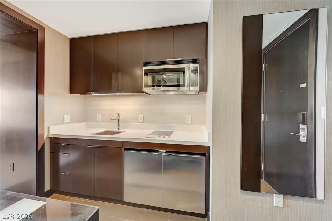 2600 West Harmon Avenue 17039 Property Photo 17