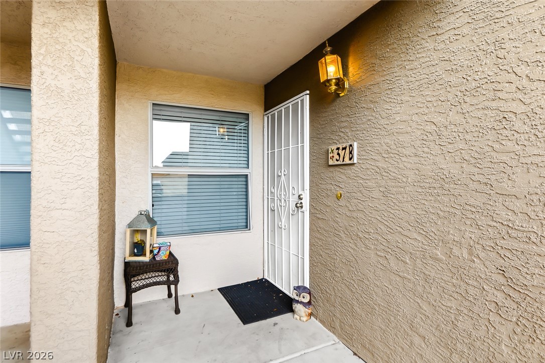 700 Capri Drive 37B Property Photo 1