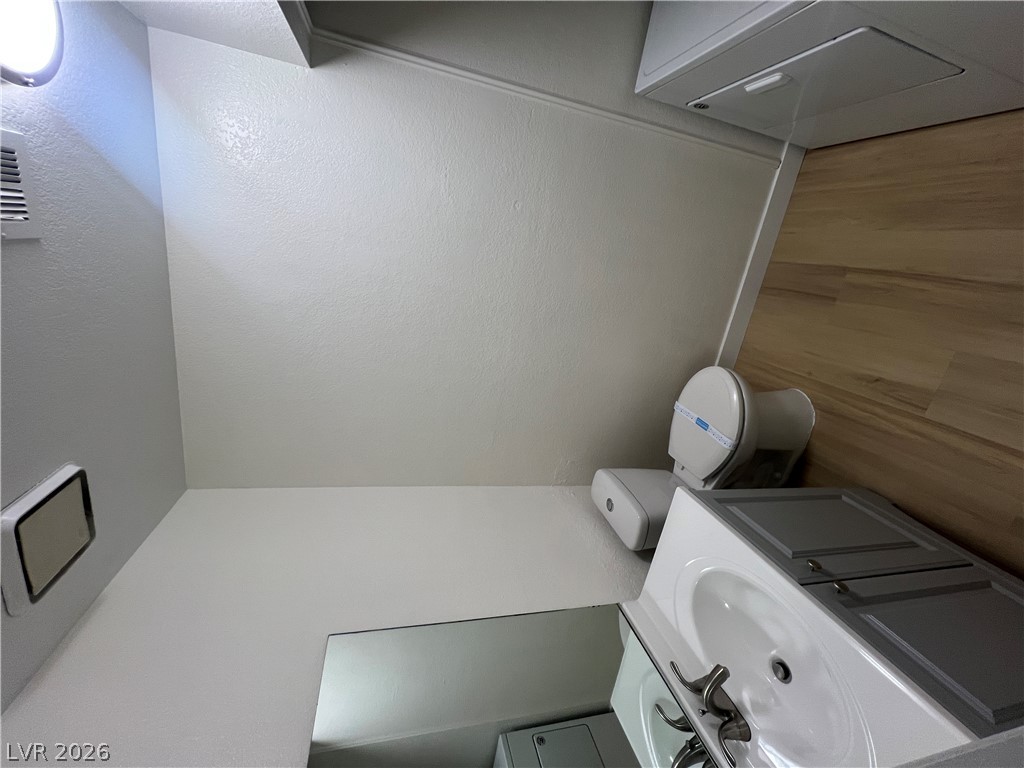 3939 South Torrey Pines Drive Property Photo 5
