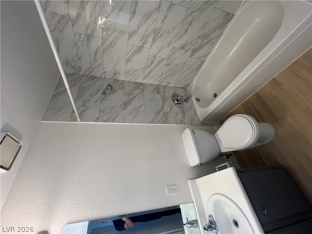 3939 South Torrey Pines Drive Property Photo 17