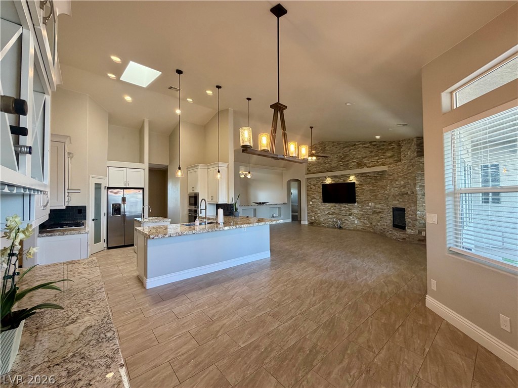 8595 Bella Vacio Court Property Photo 12