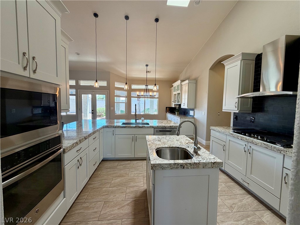 8595 Bella Vacio Court Property Photo 15
