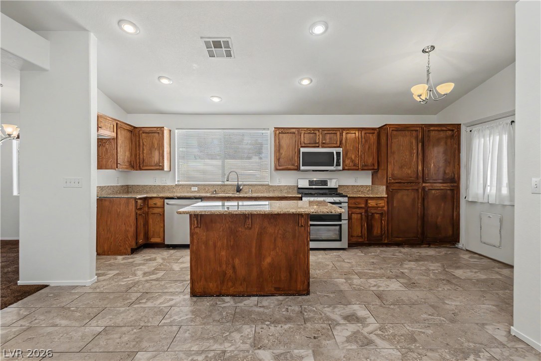 9501 Fox Forest Avenue Property Photo 8
