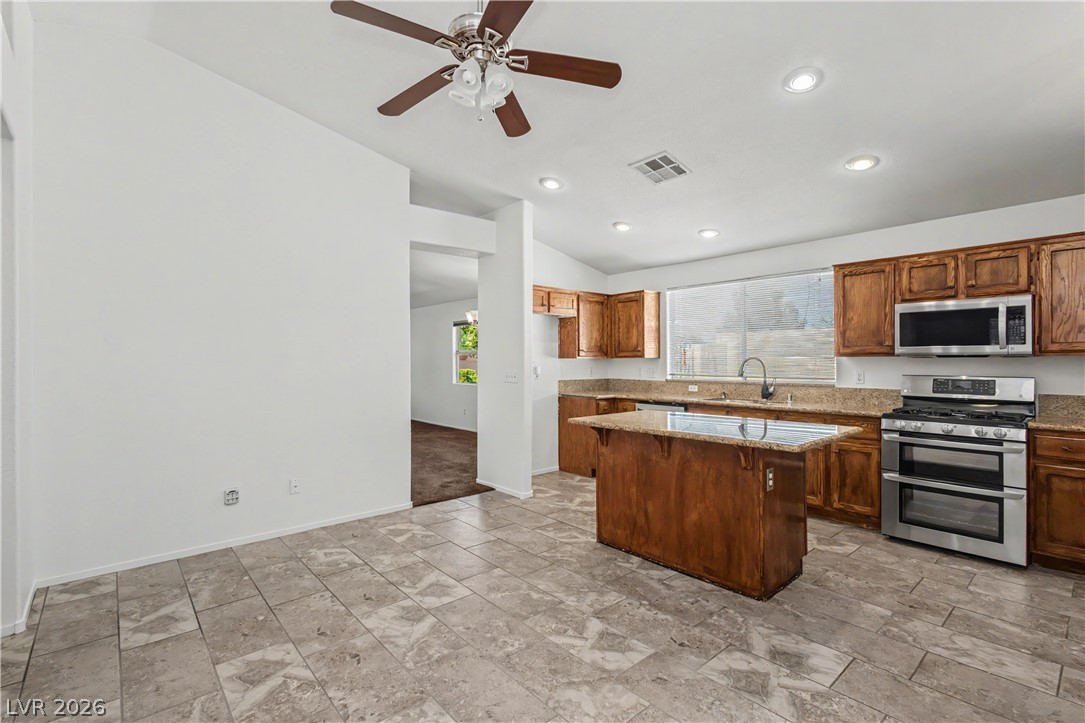 9501 Fox Forest Avenue Property Photo 9