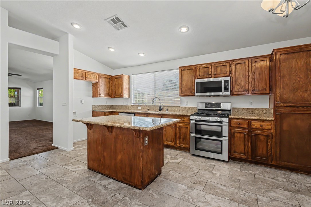 9501 Fox Forest Avenue Property Photo 10