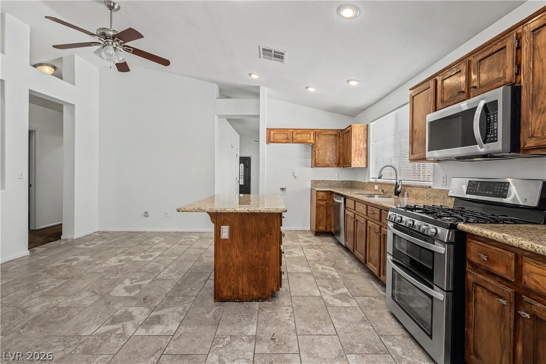 9501 Fox Forest Avenue Property Photo 11