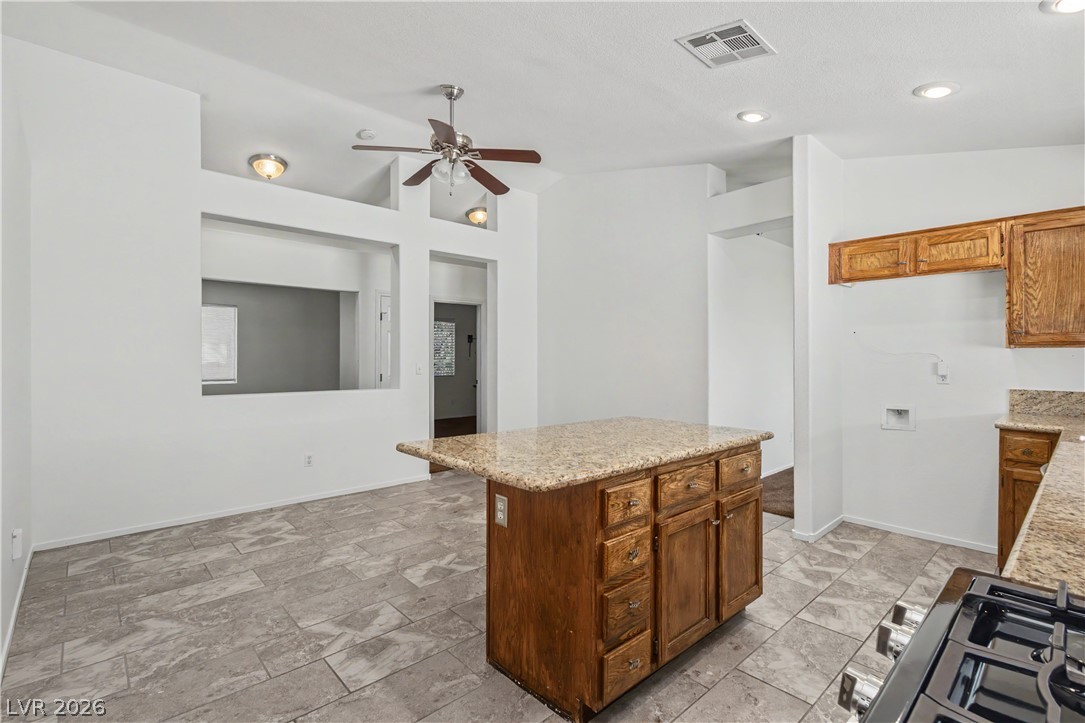 9501 Fox Forest Avenue Property Photo 12