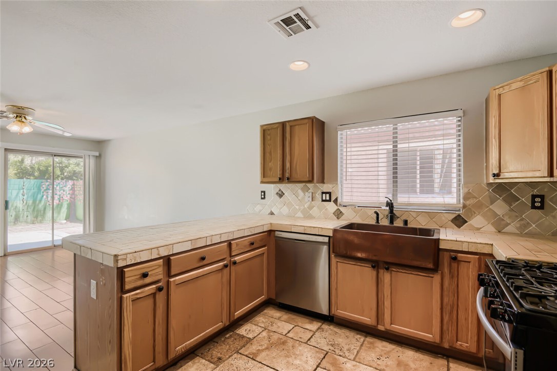 11022 Zampino Street Property Photo 9