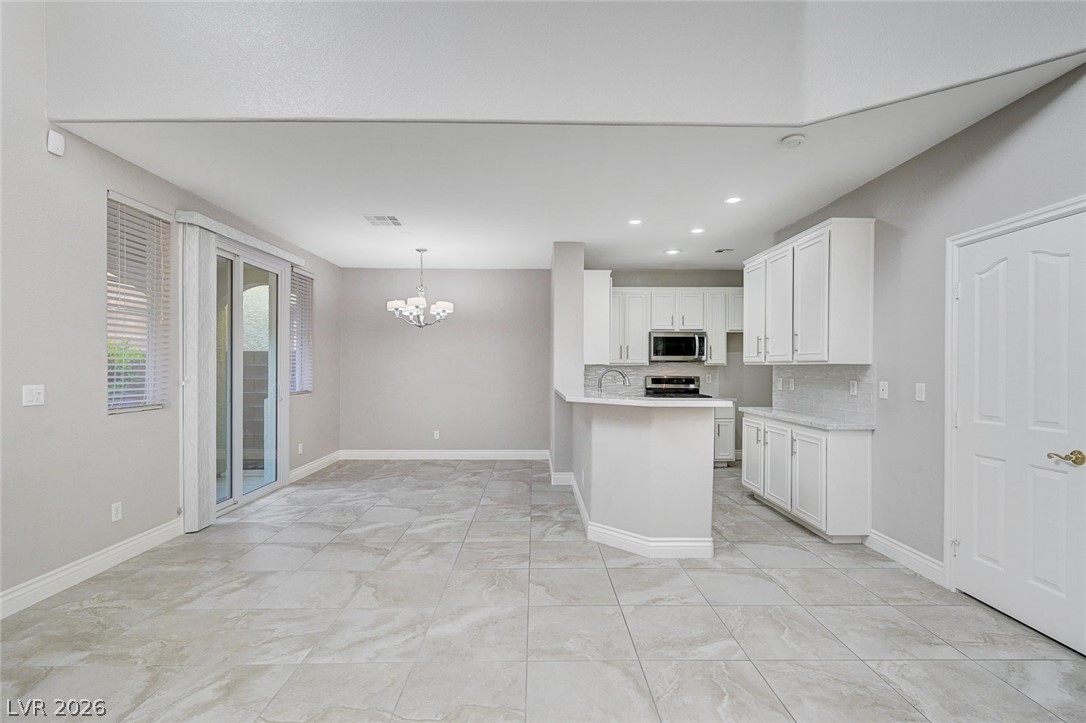 933 Bannockburn Street Property Photo 10