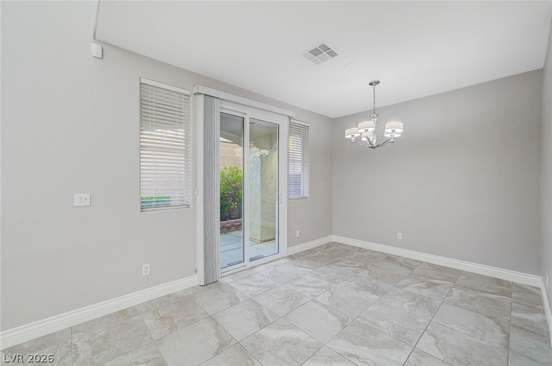 933 Bannockburn Street Property Photo 11