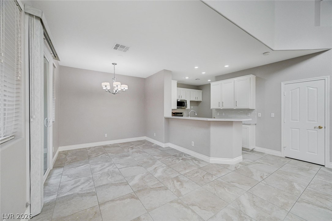 933 Bannockburn Street Property Photo 12