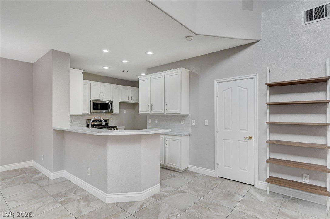 933 Bannockburn Street Property Photo 15