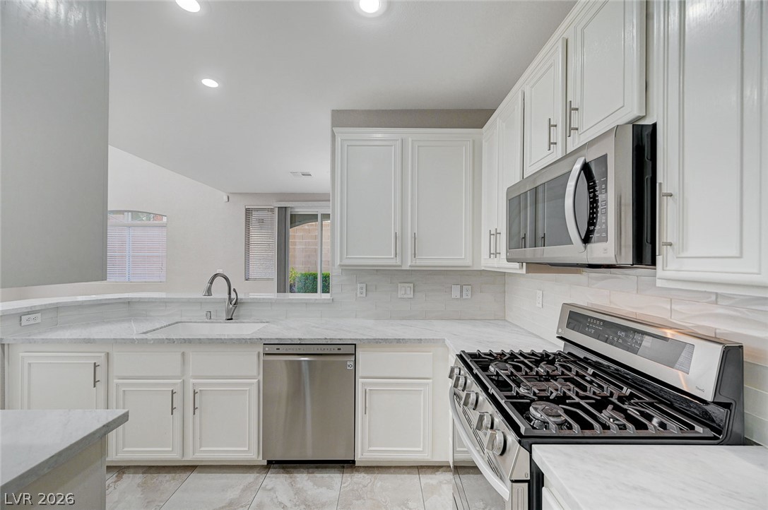 933 Bannockburn Street Property Photo 18