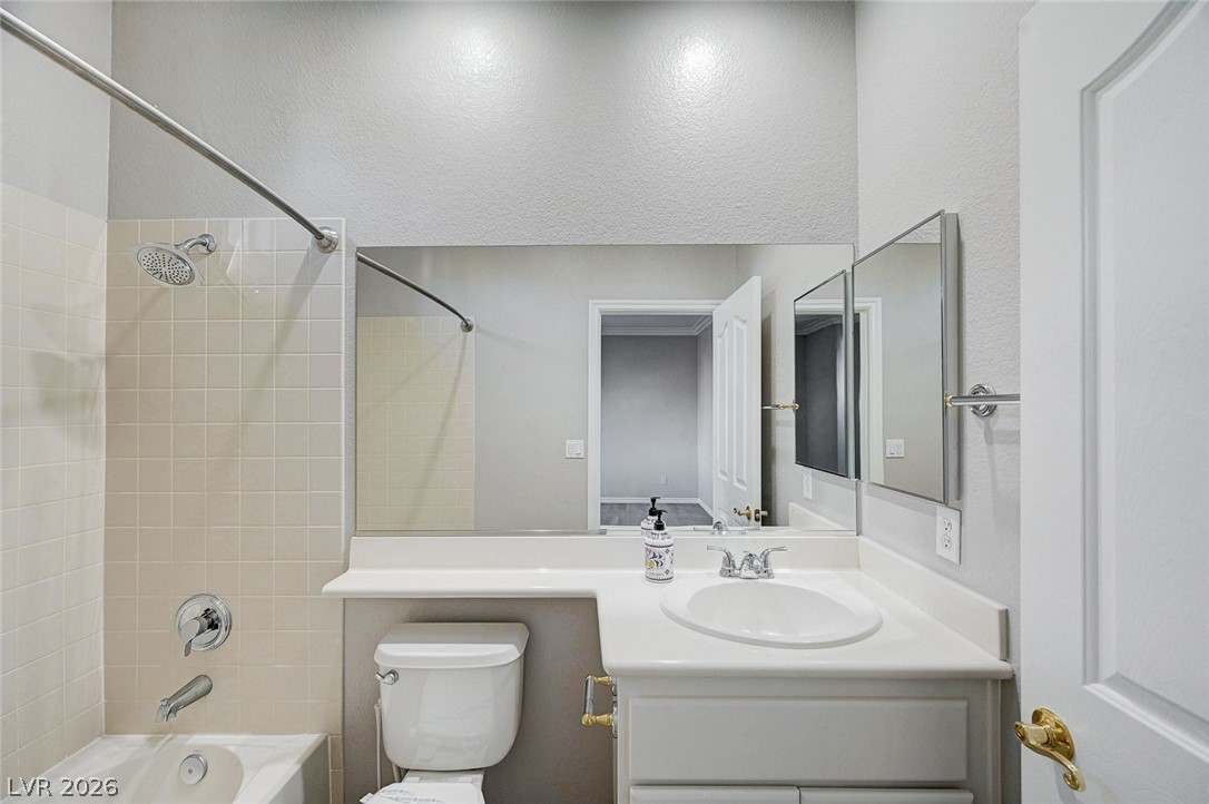 933 Bannockburn Street Property Photo 38