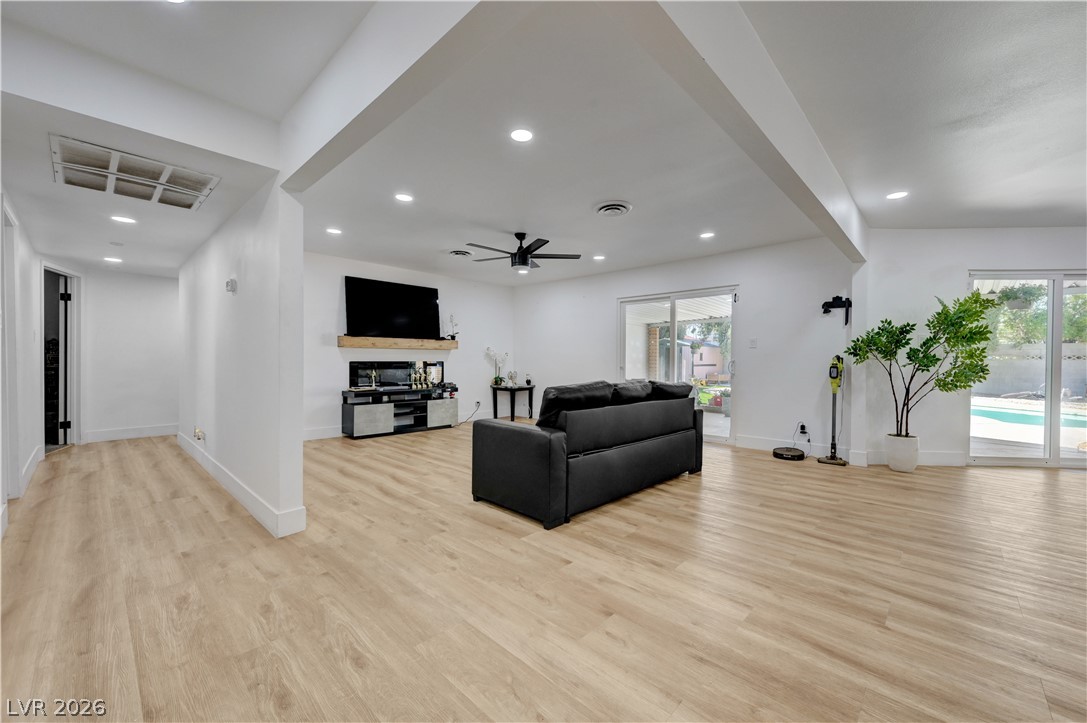 4412 Denia Circle Property Photo 3