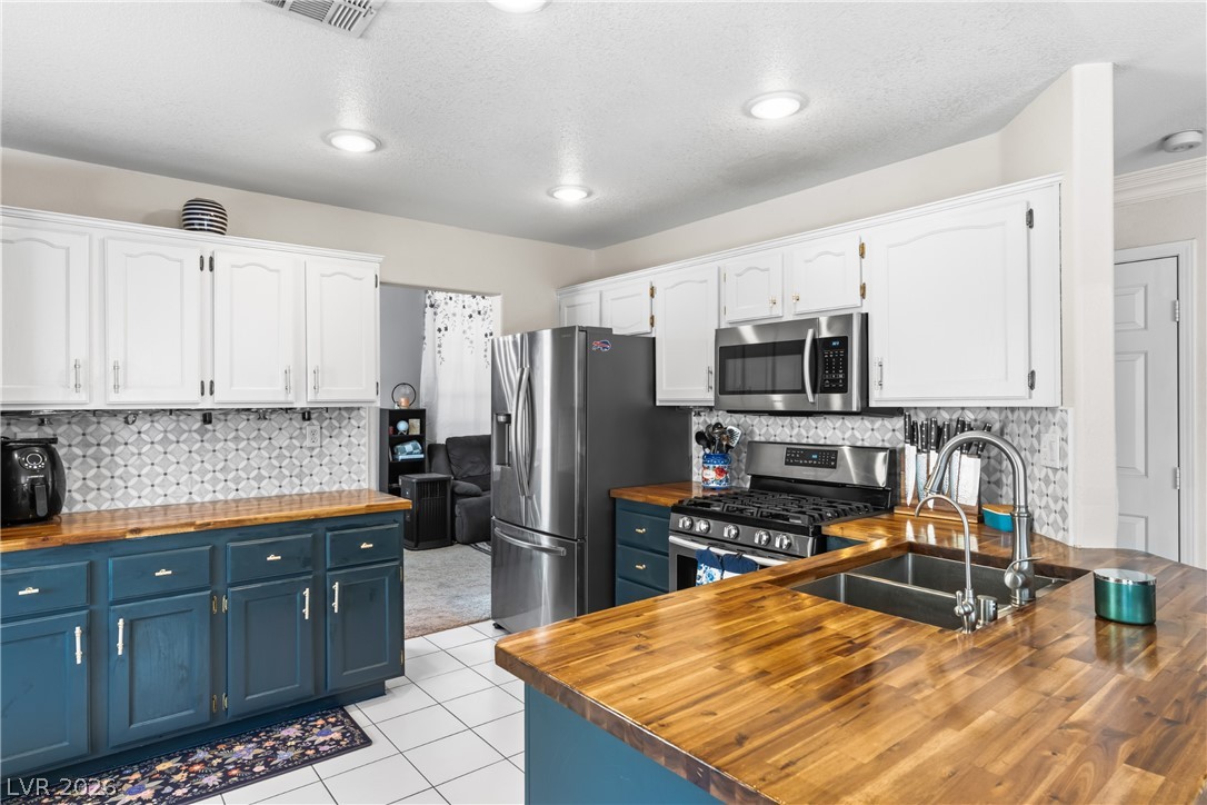 2444 Avenida Flores Property Photo 8