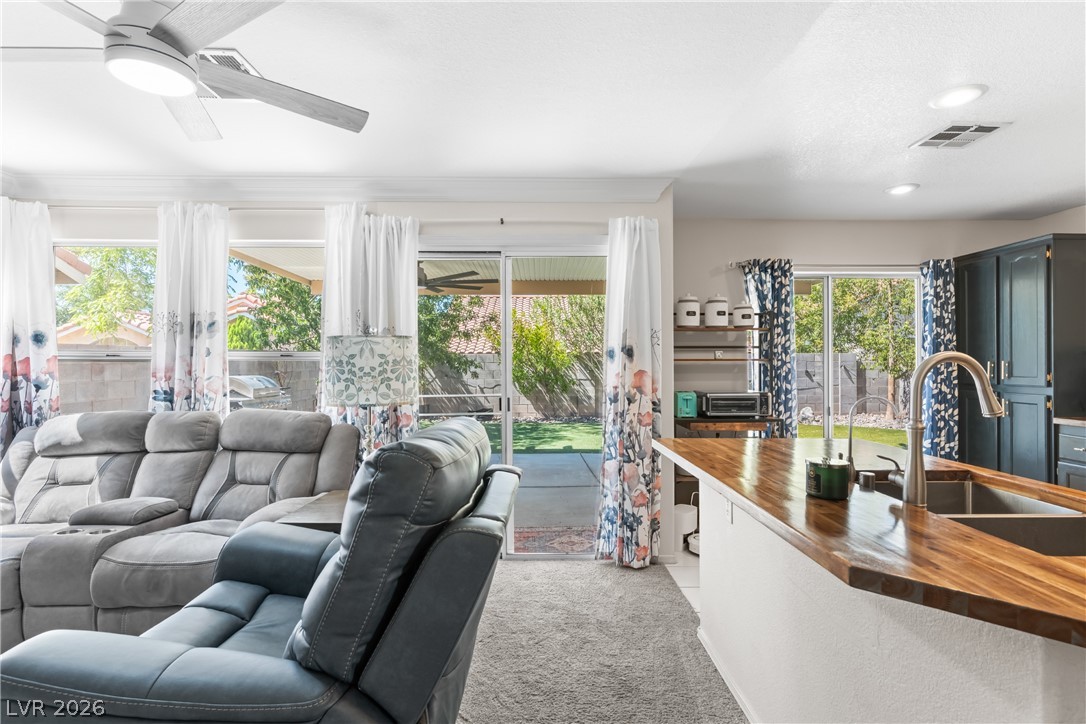 2444 Avenida Flores Property Photo 10