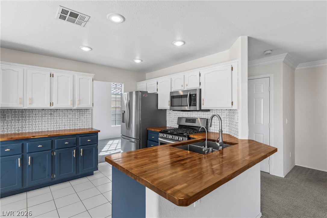 2444 Avenida Flores Property Photo 11