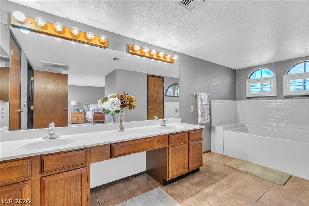 4914 Mozart Drive Property Photo 16