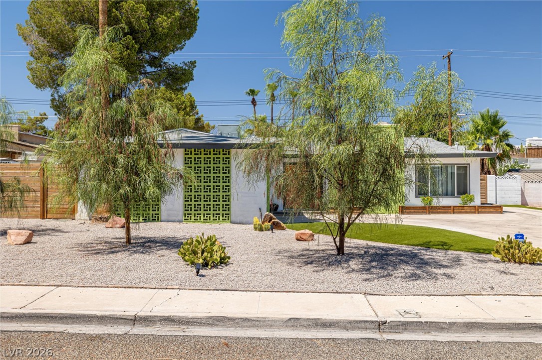 1662 Sombrero Drive Property Photo 2