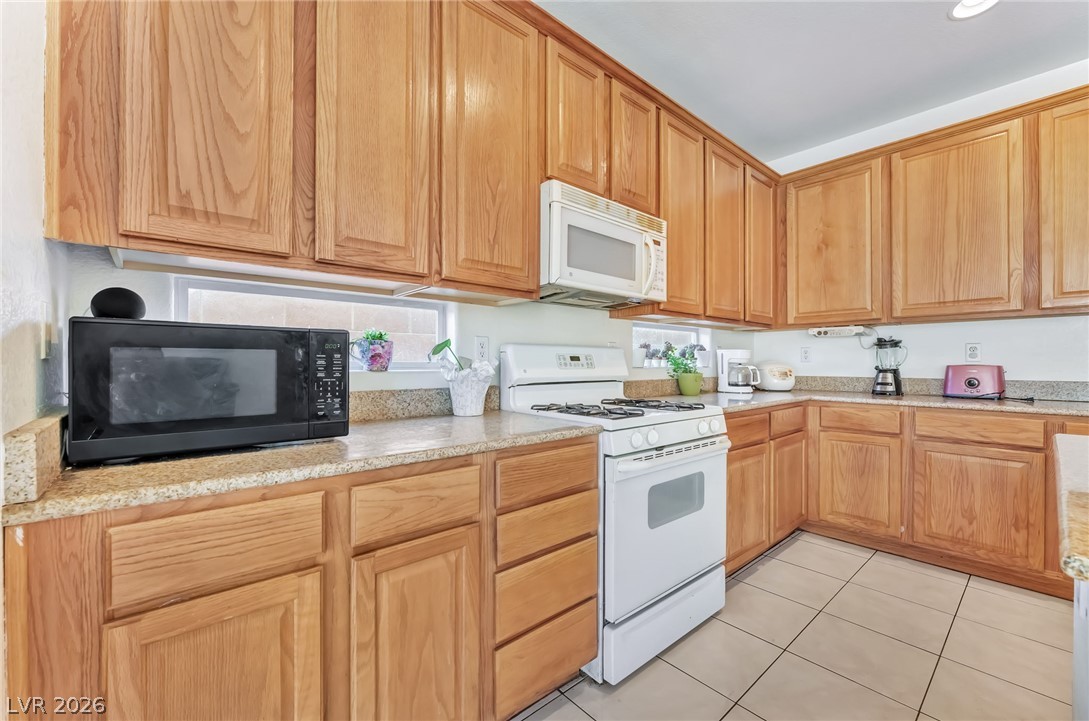 954 Tropic Wind Avenue Property Photo 4
