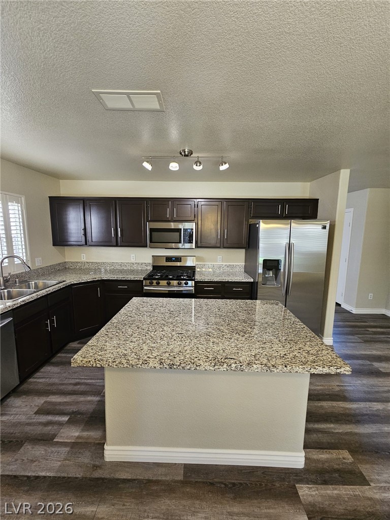 1513 Calle Montery Street Property Photo 9