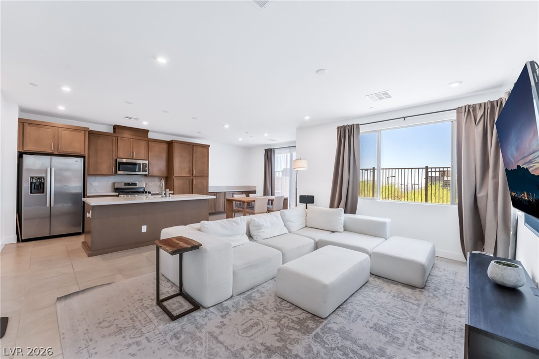 740 Echelon Street Property Photo 2