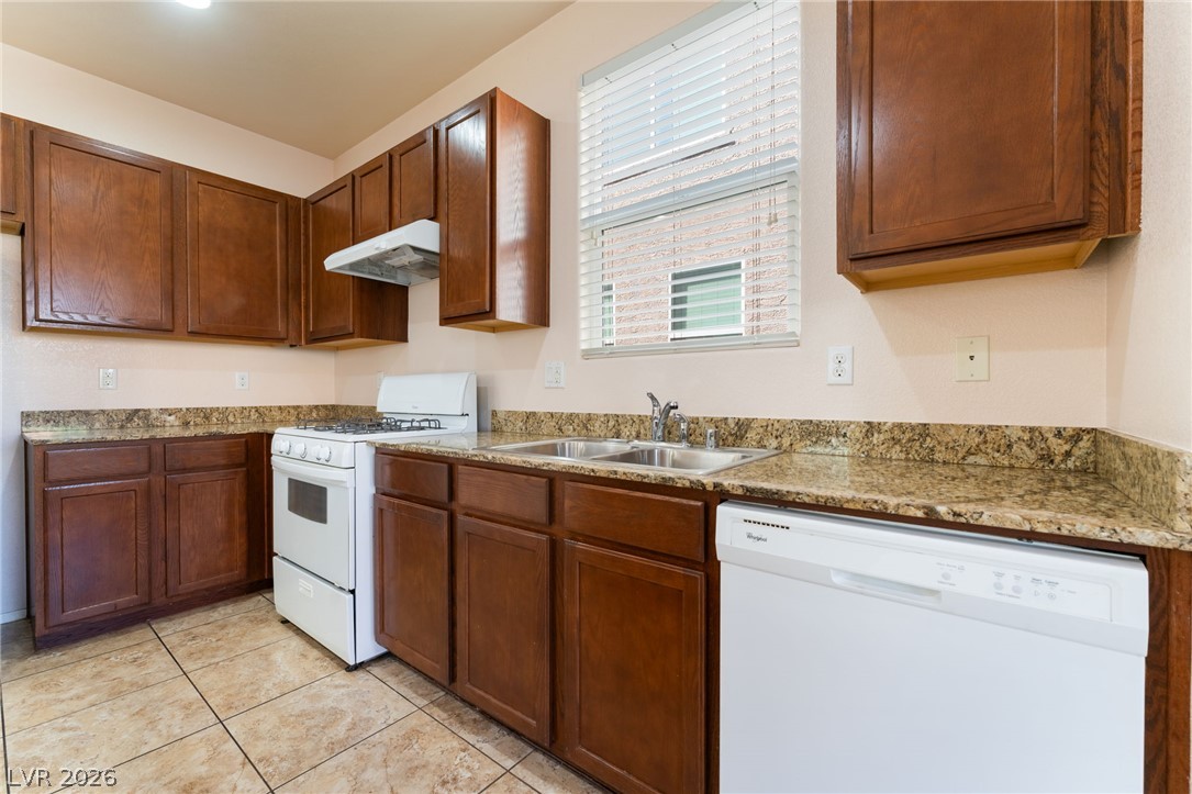 7388 Cobbhan Drive Property Photo 8