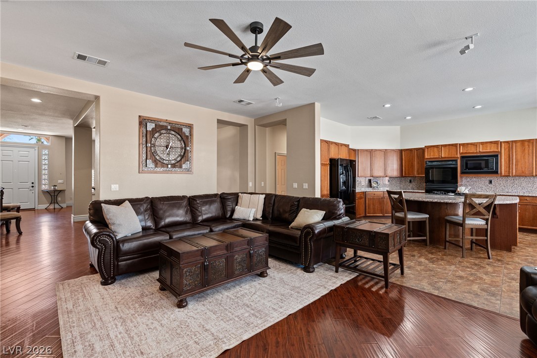 212 Cliff Valley Drive Property Photo 14