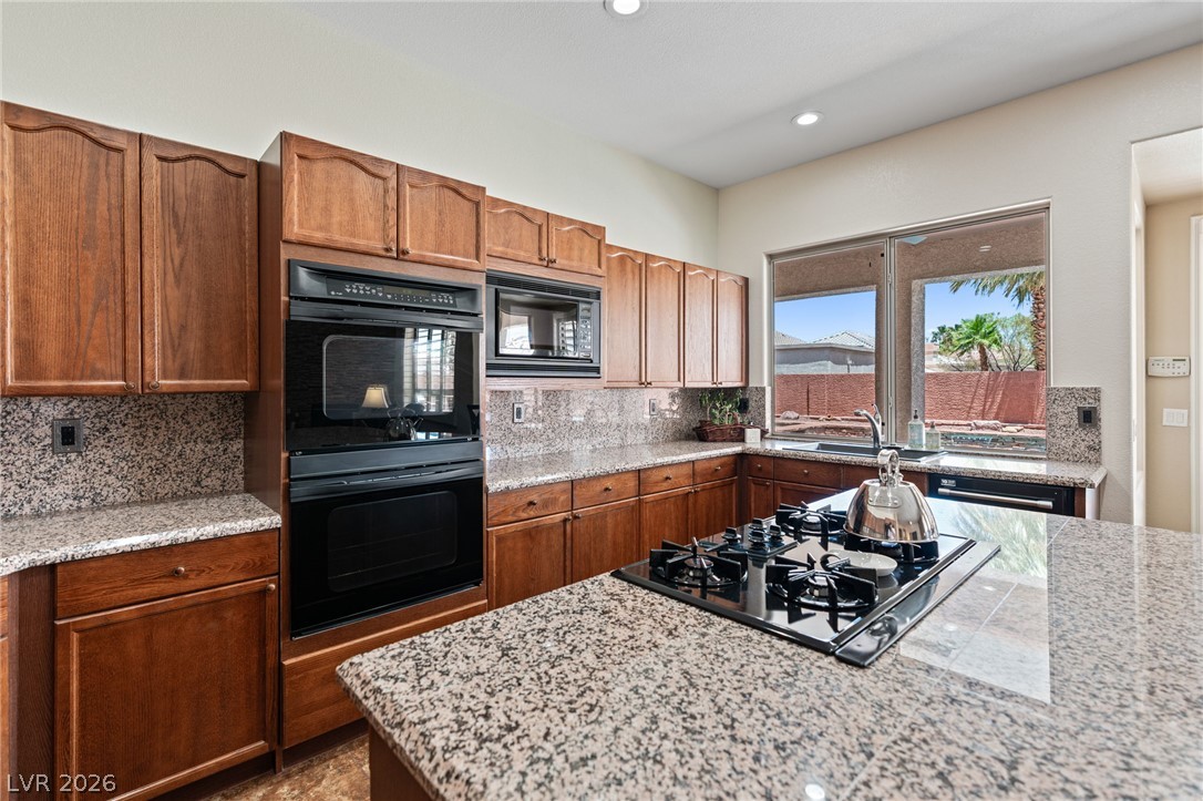 212 Cliff Valley Drive Property Photo 18
