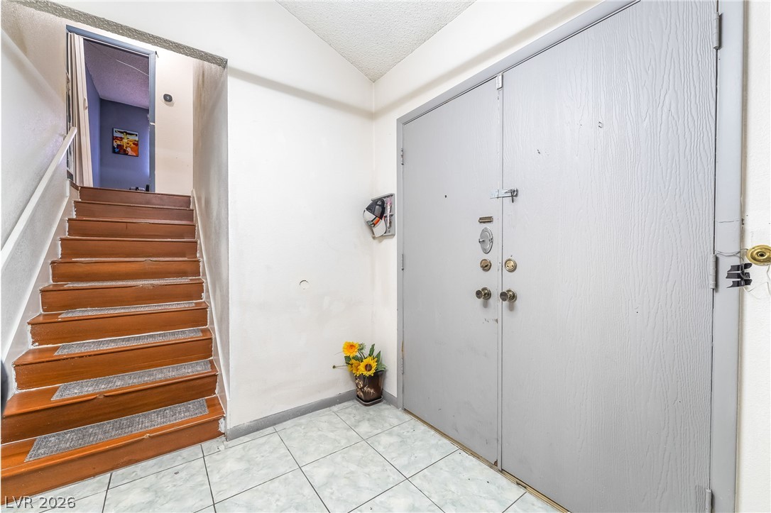 5201 Spencer Street Property Photo 5