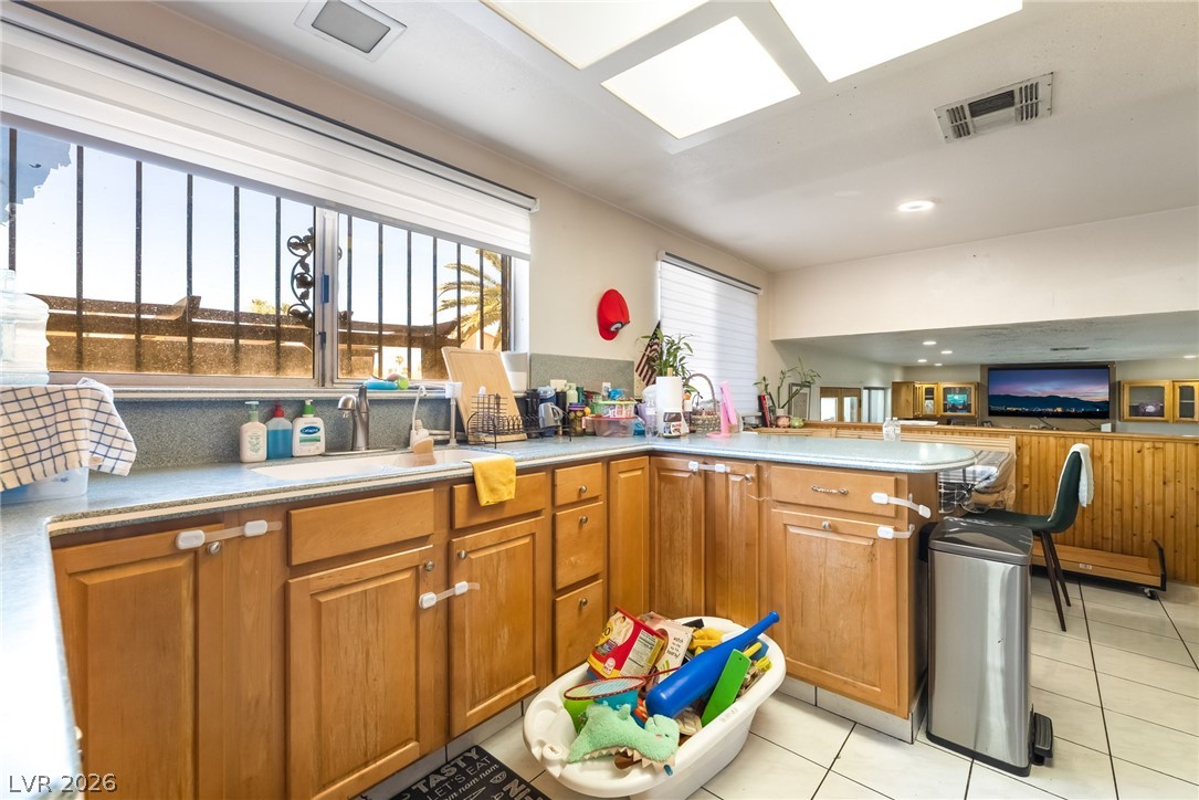 5201 Spencer Street Property Photo 12