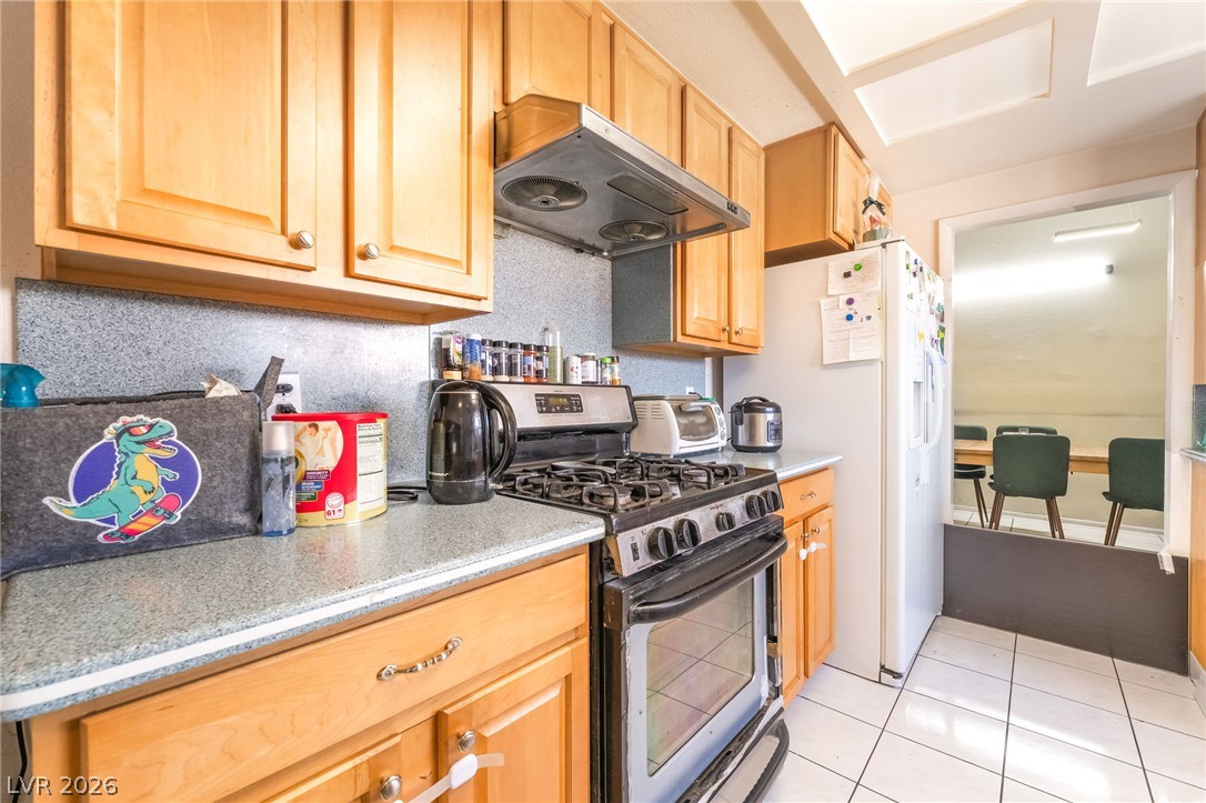 5201 Spencer Street Property Photo 13